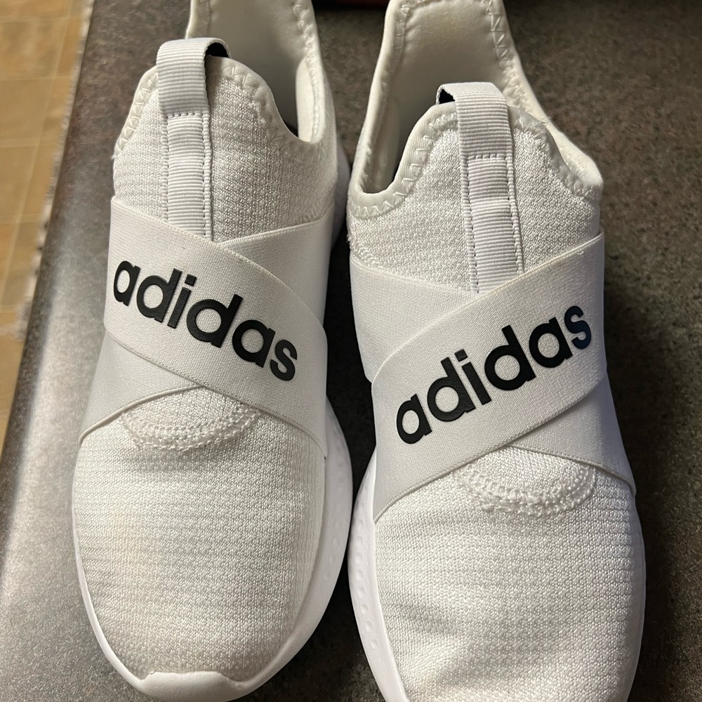 White adidas women trainer size 6